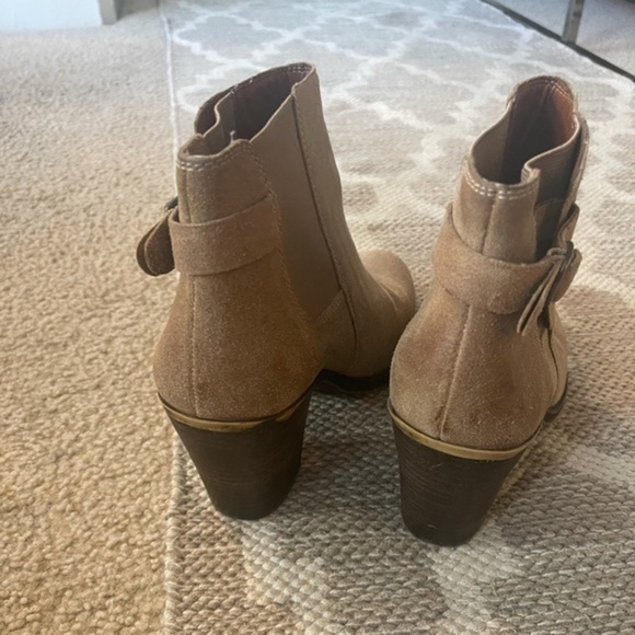 🔥Gorgeous Lucky Brand booties fall/winter perfect like new!!🔥 - Picture 2 of 6